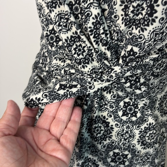 Lipstick Boutique Black and White Floral Halter Top/Dress. Small - Picture 3 of 11